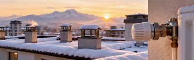 Erciyes manzaralı karlı çatı bacaları ve kalorifer vanası